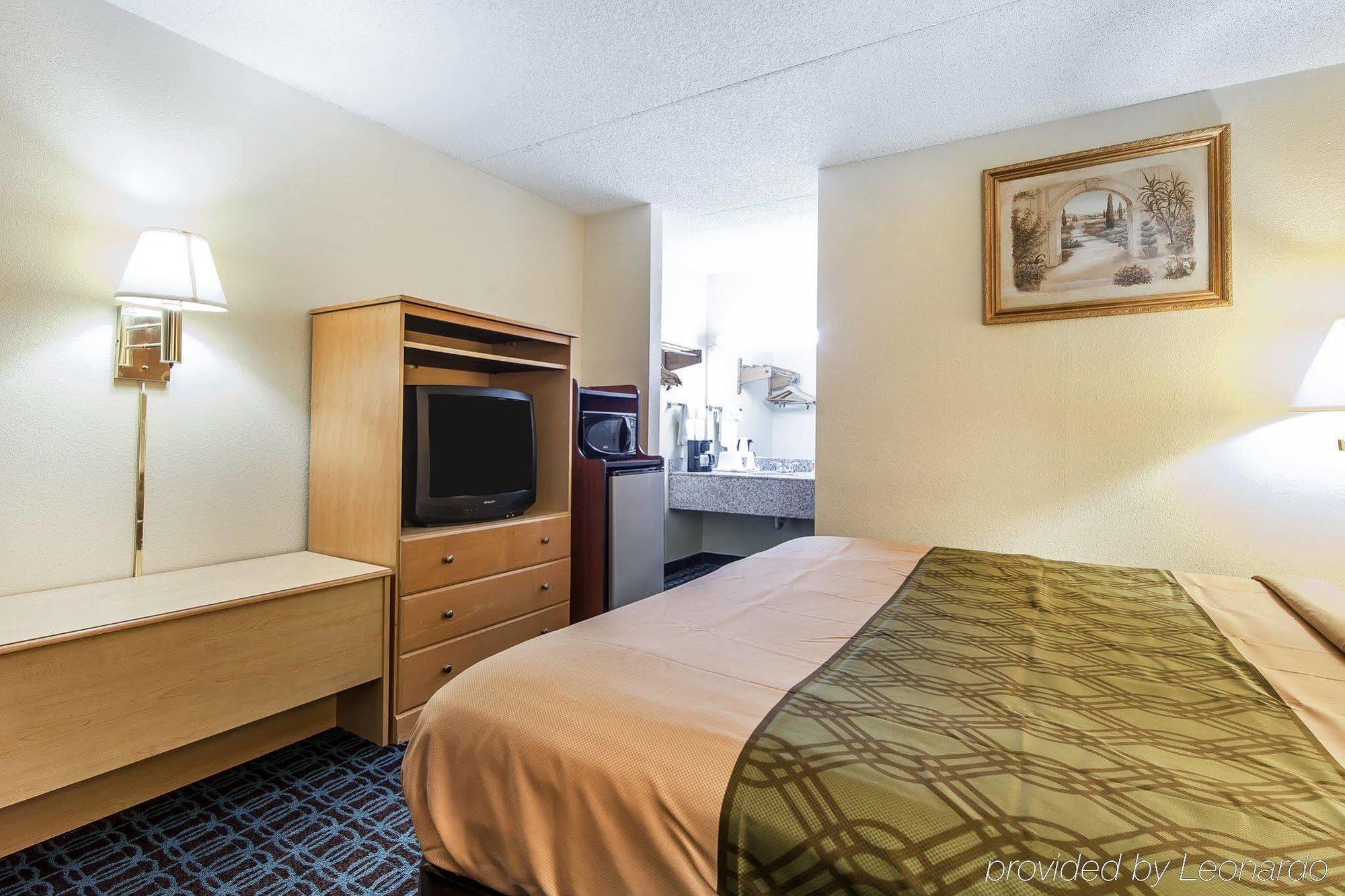 Econo Lodge *